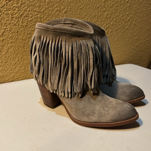 Frye Fringe Dark Grey Booties. Size 8.5 B - Picture 2 of 12